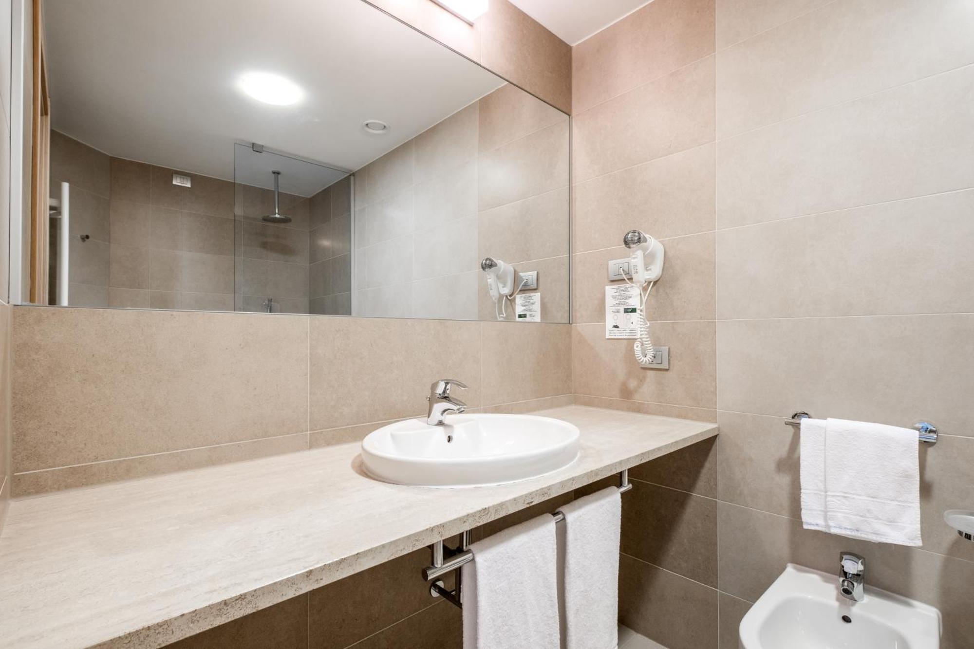 Garbagnate Monastero Hsm Hotel San Martino מראה חיצוני תמונה